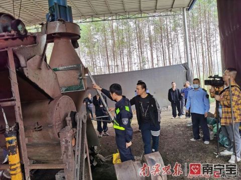 南寧一泥炭土加工廠廢料污染引爭(zhēng)議，執(zhí)法部門稱對(duì)作物與土壤無害